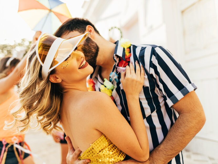 COSTUME DI CARNEVALE FAI DA TE PER COPPIA DI AMICHE• Ecco un'idea per