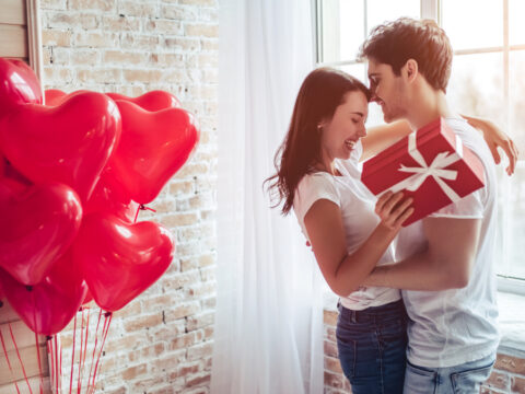 San Valentino 2020: le idee regalo per lei a tema 'cuore' (e non solo)