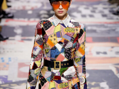 Il patchwork torna di moda. E 'mette le toppe' all'inverno 2019