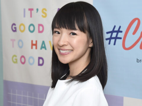 Perché Marie Kondo ringrazia un calzino prima di buttarlo