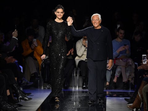 Rapsodia in blu: le nuove creazioni di Giorgio Armani, eleganti e sofisticate