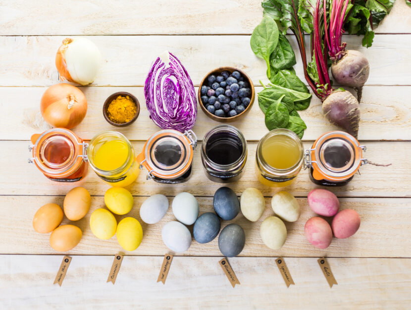 Ingredienti naturali per colorare le uova di Pasqua