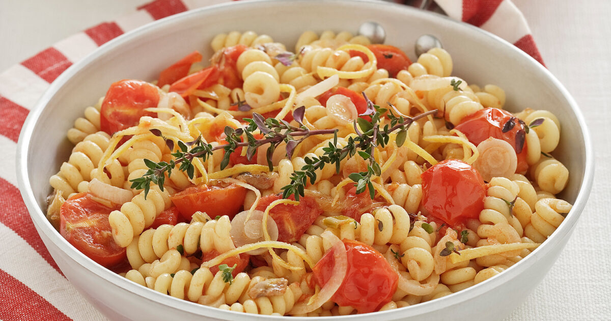 Ricetta Padellata di pasta con limone e acciughe Donna Moderna