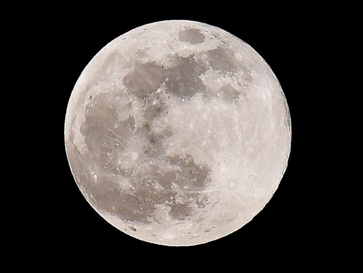 Equinozio e superluna: inizia la primavera