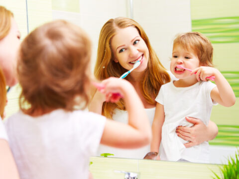10 tip per insegnare una corretta igiene orale ai bambini