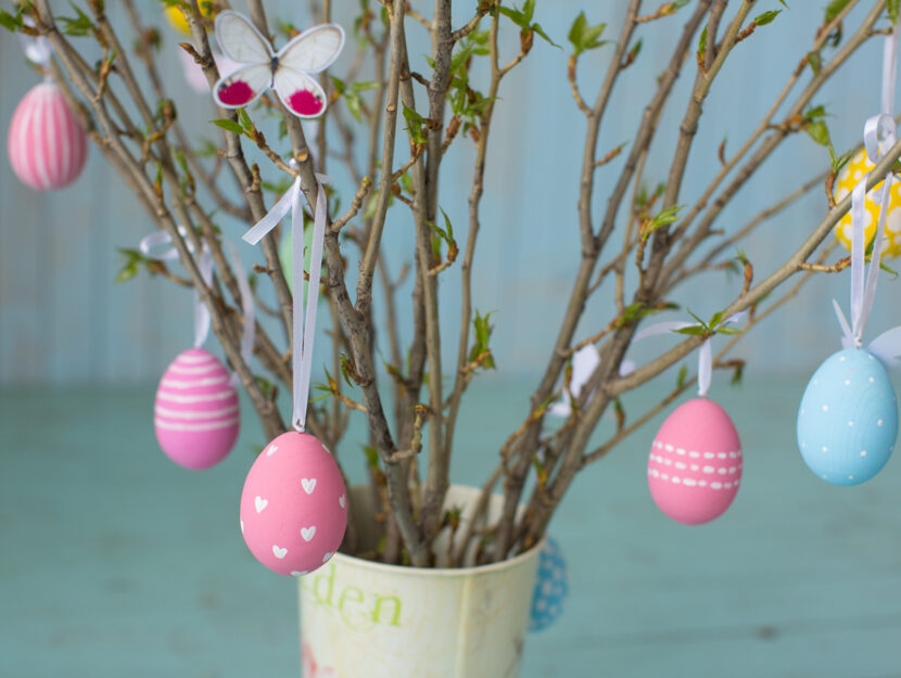 Uova decorate per l'albero di Pasqua