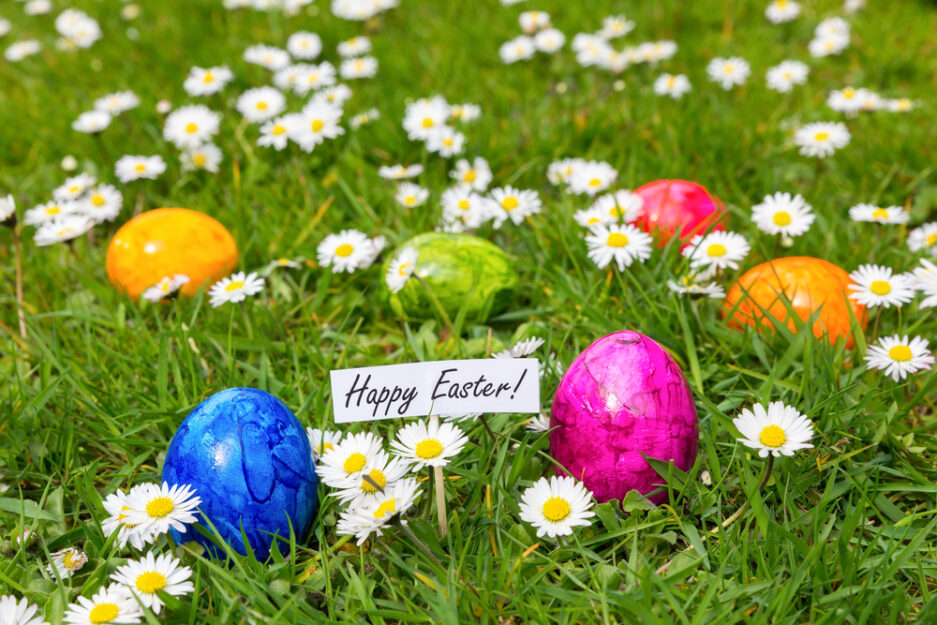 Uova di Pasqua marmorizzate di colori diversi