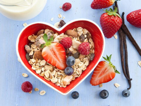 Come mantenere il cuore forte e sano con i giusti alimenti