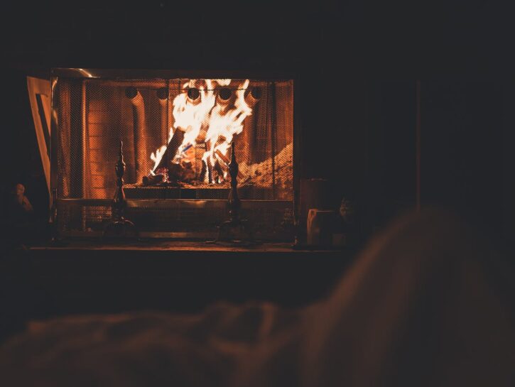 Come accendere il fuoco nel camino in pochi secondi