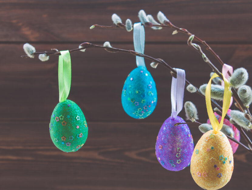 Albero di Pasqua con i rami secchi