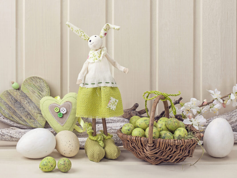 Decorazioni di Pasqua con il legno