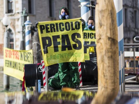 No Pfas: le mamme contro l'acqua inquinata