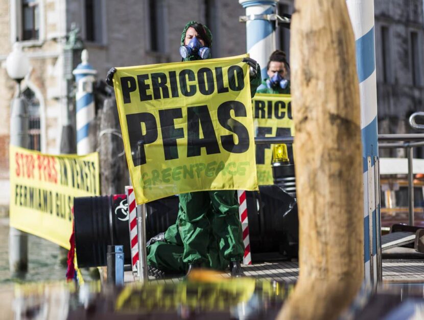 Pfas cosa sono, dove sono e i rischi per la salute su adulti e bambini