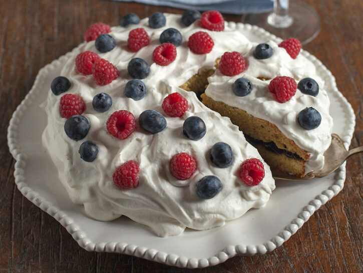 Torta di grano saraceno con frutti di bosco