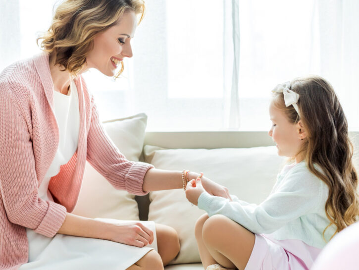 Festa della mamma: i gioielli da regalarle per un dono prezioso