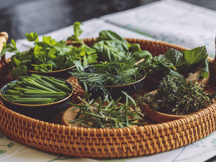 Dal balcone alla cucina: come avere erbe aromatiche sempre fresche