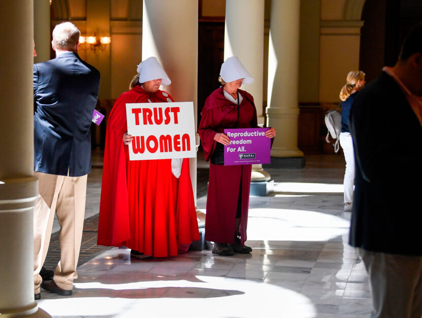  Una protesta contro l'inasprimento delle leggi sull'aborto ad Atlanta, in Georgia. Le attiviste so