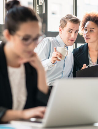 Sì, anche agli uomini piace fare gossip