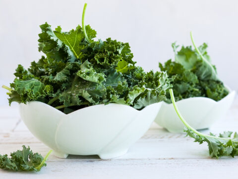 Kale o cavolo riccio: cos’è, proprietà, benefici e uso in cucina