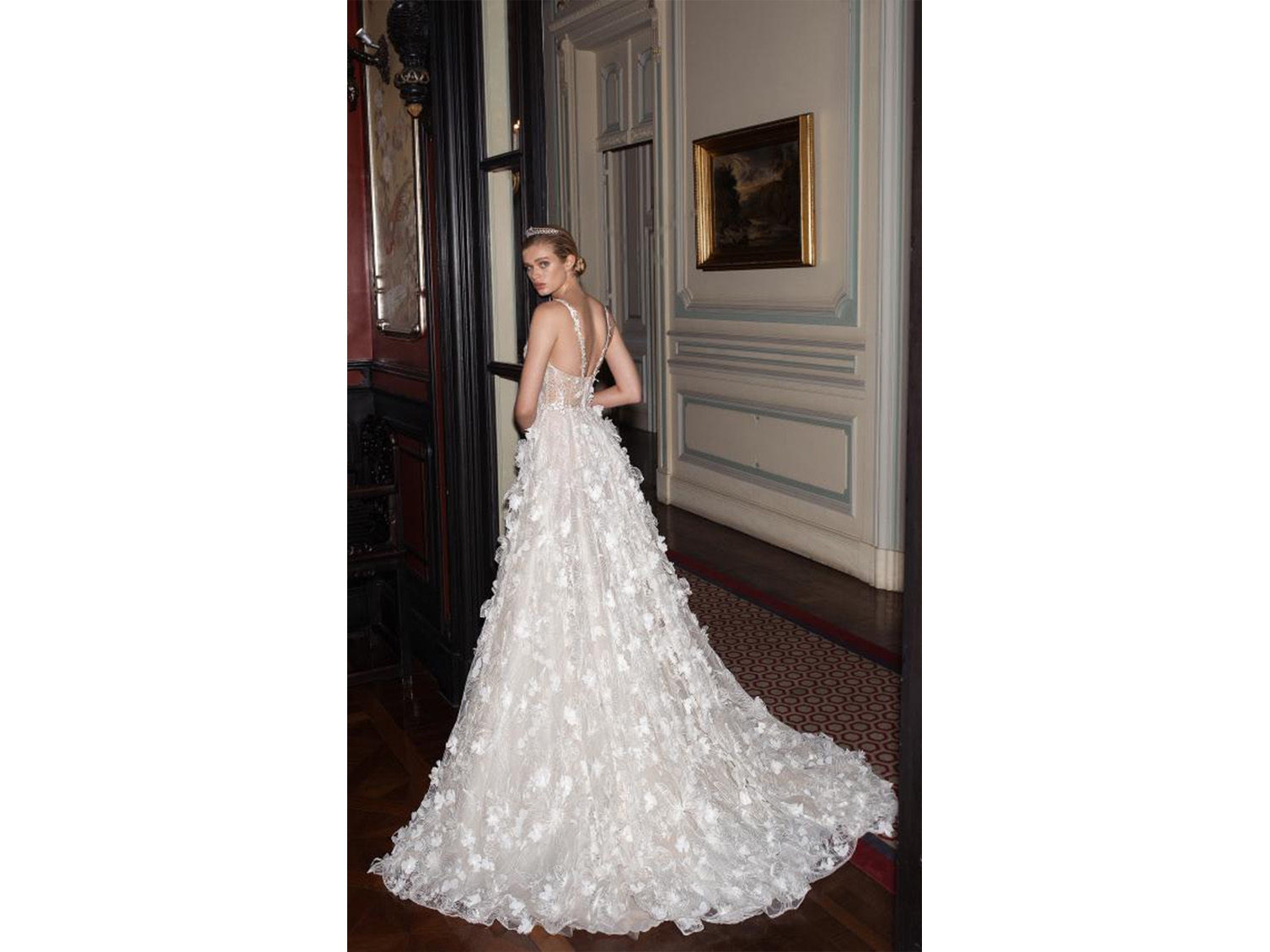 Abiti da sposa con strascico 2019: i modelli di tendenza e i consigli per  sceglierli - Donna Moderna