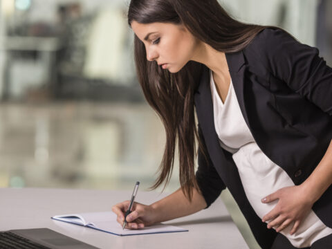 La maternità penalizza ancora le donne?