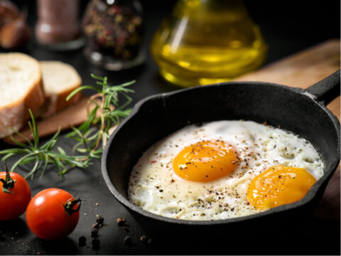 6 errori comuni nel cucinare le uova e i rimedi