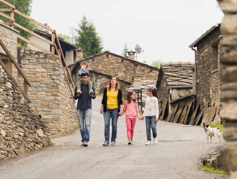 Le foto di questo articolo ritraggono Silvia e Jose, con i loro bambini (Clara, Alice e Pa