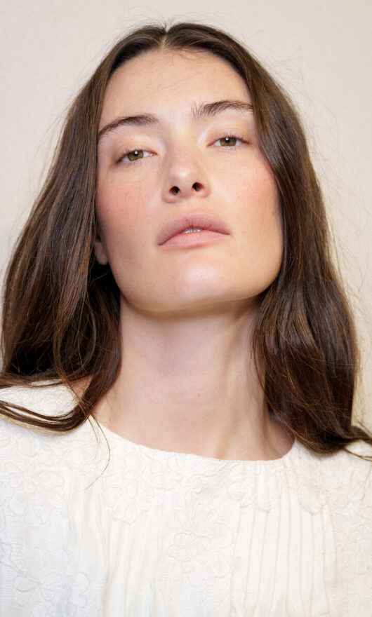 Castano scuro naturale: il segreto delle erbe tintorie per un colore intenso 