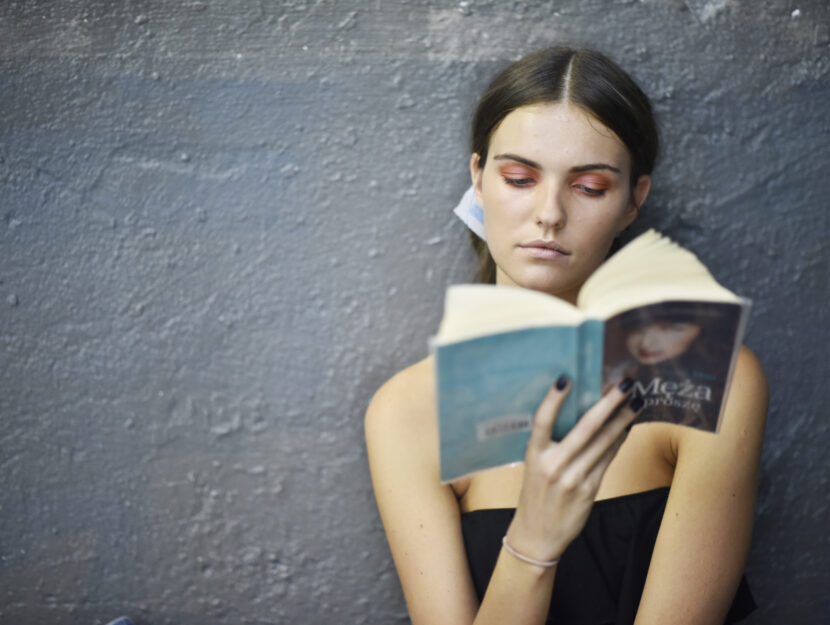 Leggere donna libro