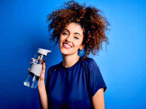Cosa succede al corpo se bevi troppa acqua?