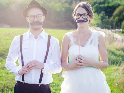 Frasi matrimonio divertenti: auguri simpatici per busta e anniversari