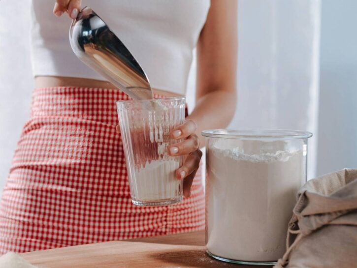 Misure al cucchiaio e al bicchiere: come cucinare senza bilancia