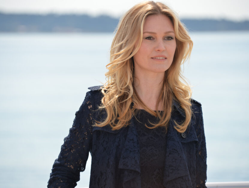 L'attrice americana Julia Stiles protagonista di Riviera.