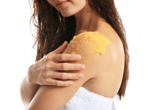 10 ricette di scrub con ingredienti naturali per una pelle bella e sana