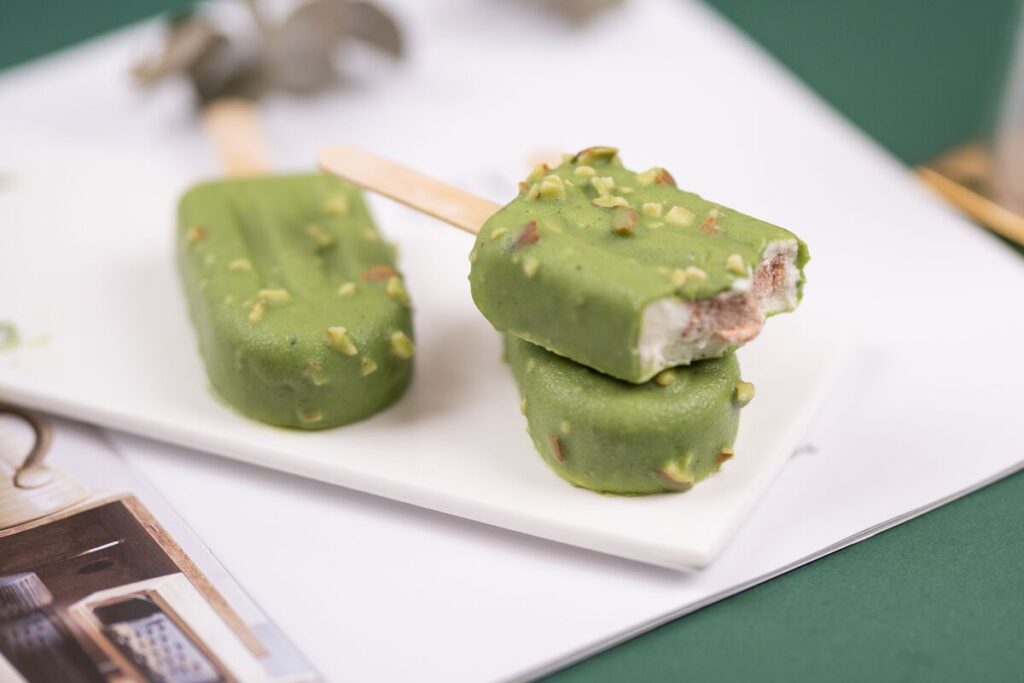 tre gelati colore verde