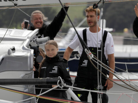 Greta e Pierre Casiraghi in barca a vela verso l'Onu