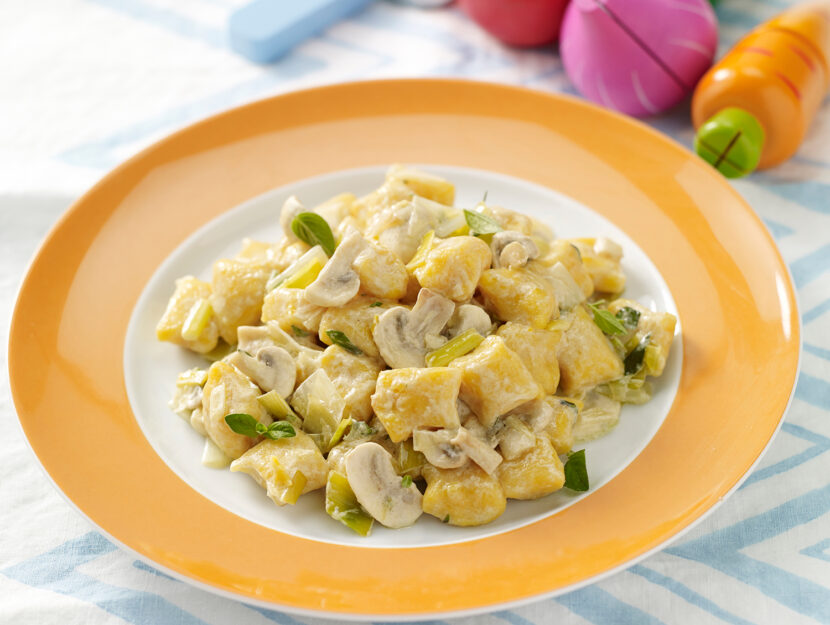 Gnocchetti di zucca con sugo di funghi, porri e robiola