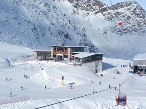 Rifugi Passo del Tonale, un’oasi di pace e relax in alta quota