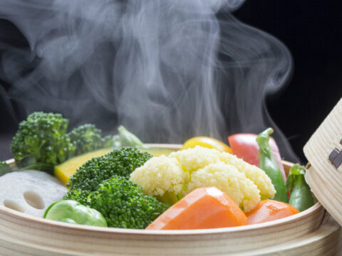 Cucinare al vapore? Ecco la guida completa anche senza vaporiera