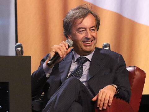 Burioni sull'omeopatia: «Meglio una caramella o un bacino in fronte»