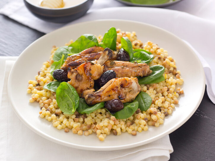 Fregola con ali di pollo piccanti