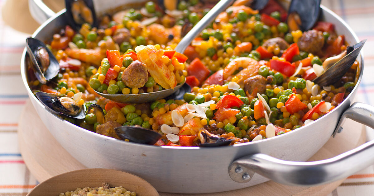 Ricetta Paella di fregola con pollo e frutti di mare Donna Moderna