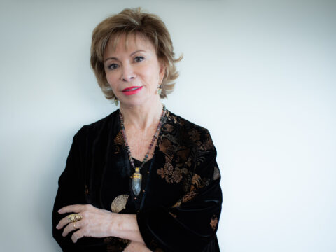Isabel Allende:  «Vi racconto  il mio Cile, generoso e arrabbiato»