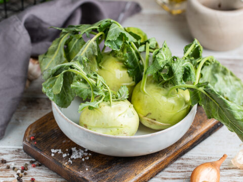 Kohlrabi superfoood! Ecco cos'è il cavolo rapa e perché devi provare a cucinarlo