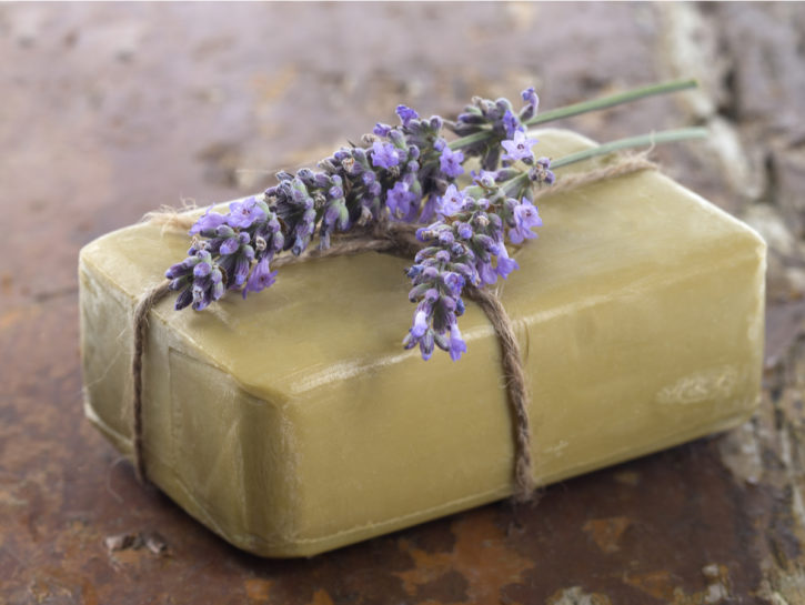Come realizzare un regalo profumato
