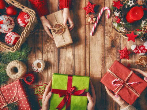 I regali di Natale davvero utili: ecco le idee anti spreco