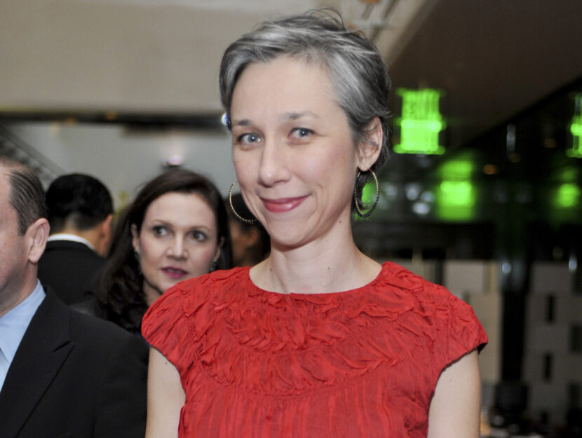 Alexandra Grant, i capelli bianchi e il messaggio bodypositive Donna