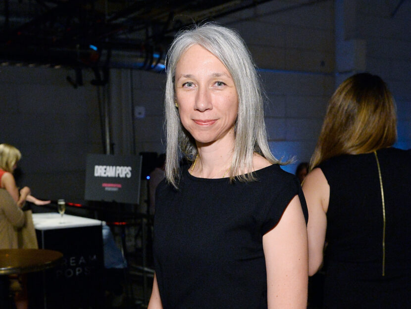 Alexandra Grant, i capelli bianchi e il messaggio bodypositive Donna