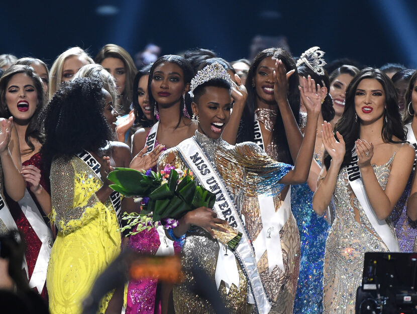 Miss Sudafrica, Zozibini Tunzi, vince il titolo di Miss Universo. Foto Getty Images