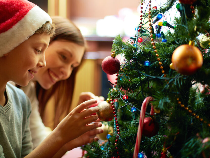 donna bambino albero di Natale